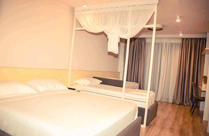 Capsule Family Room